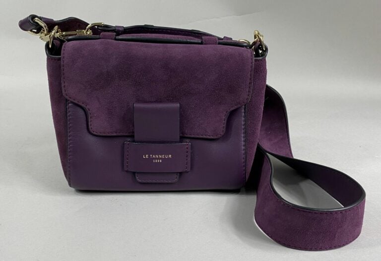 LE TANNEUR - Sac bandoulière en cuir et daim couleur aubergine, fermeture par r…