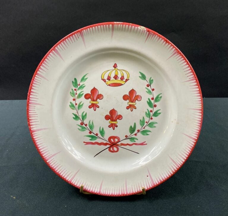 LES ISLETTES - Assiette à décor polychrome révolutionnaire de trois fleurs de l…