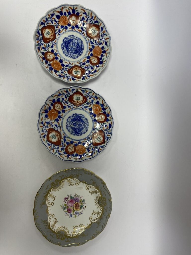 LIMOGES, d'après PICASSO. - Colombe de la paix - Assiette en porcelaine. - On y…