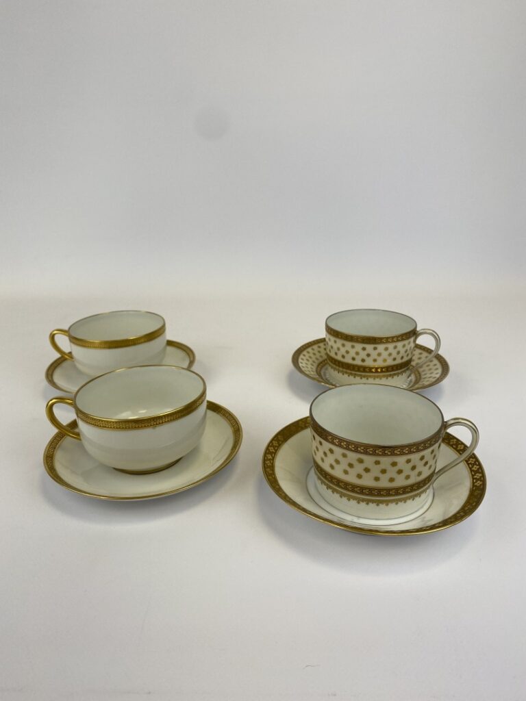 LIMOGES - Ensemble de quatre tasses à thé et leurs sous tasses, modèles différe…
