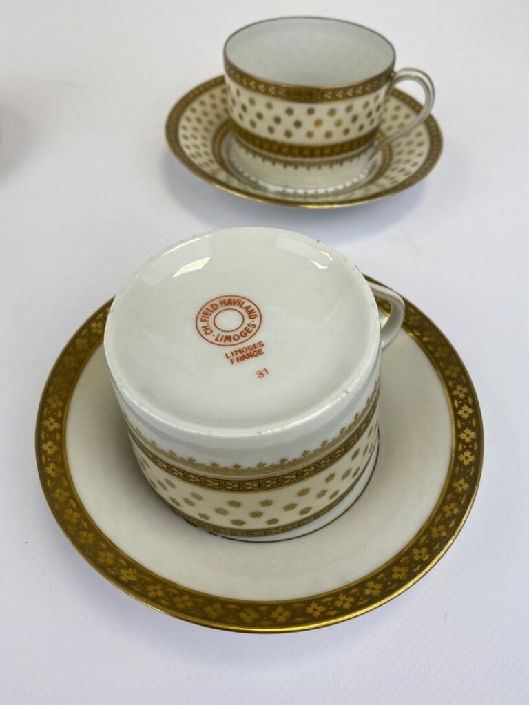 LIMOGES - Ensemble de quatre tasses à thé et leurs sous tasses, modèles différe…