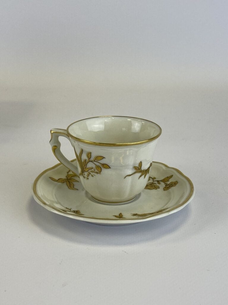 LIMOGES - Tasse historique à moka dans son coffret - Realisée par L. BERNARDAUD…