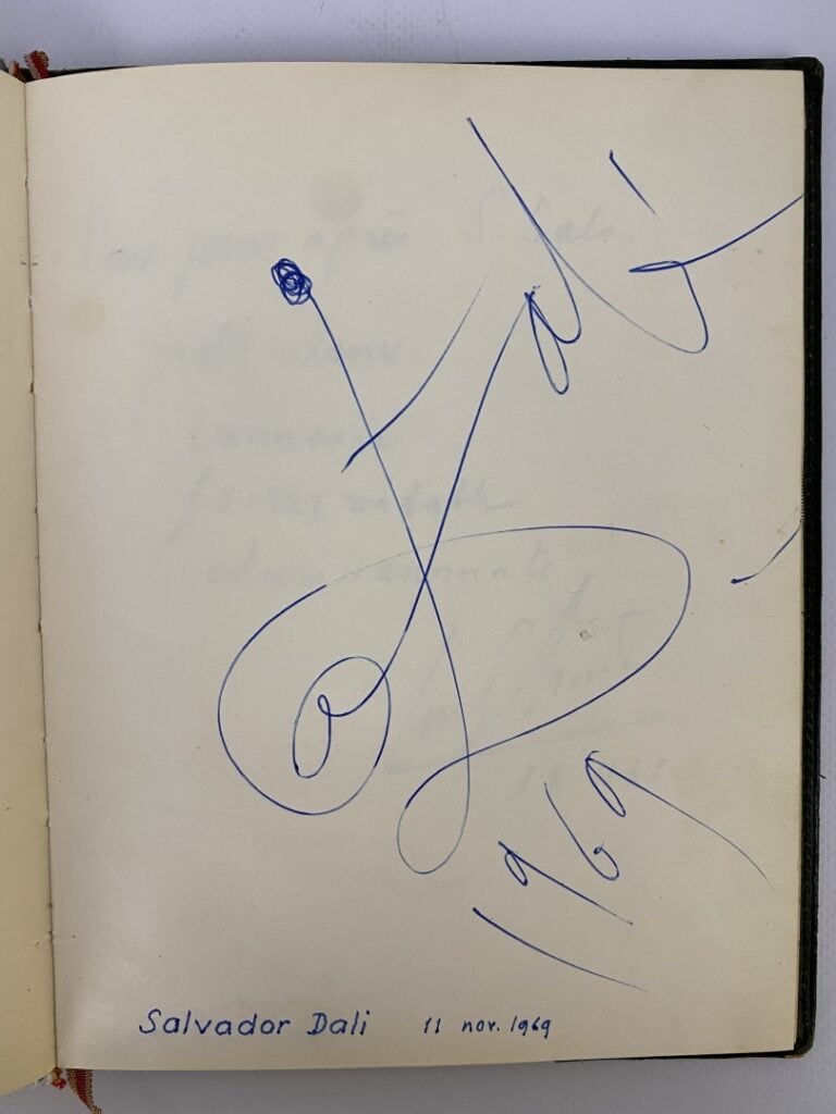 Livre d'or du Buffet de la Gare à Perpignan, signé deux fois par Salvador Dali,…