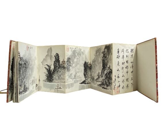 Livret dépliant comprenant une peinture à décor de paysage rocheux - Chine Mode…