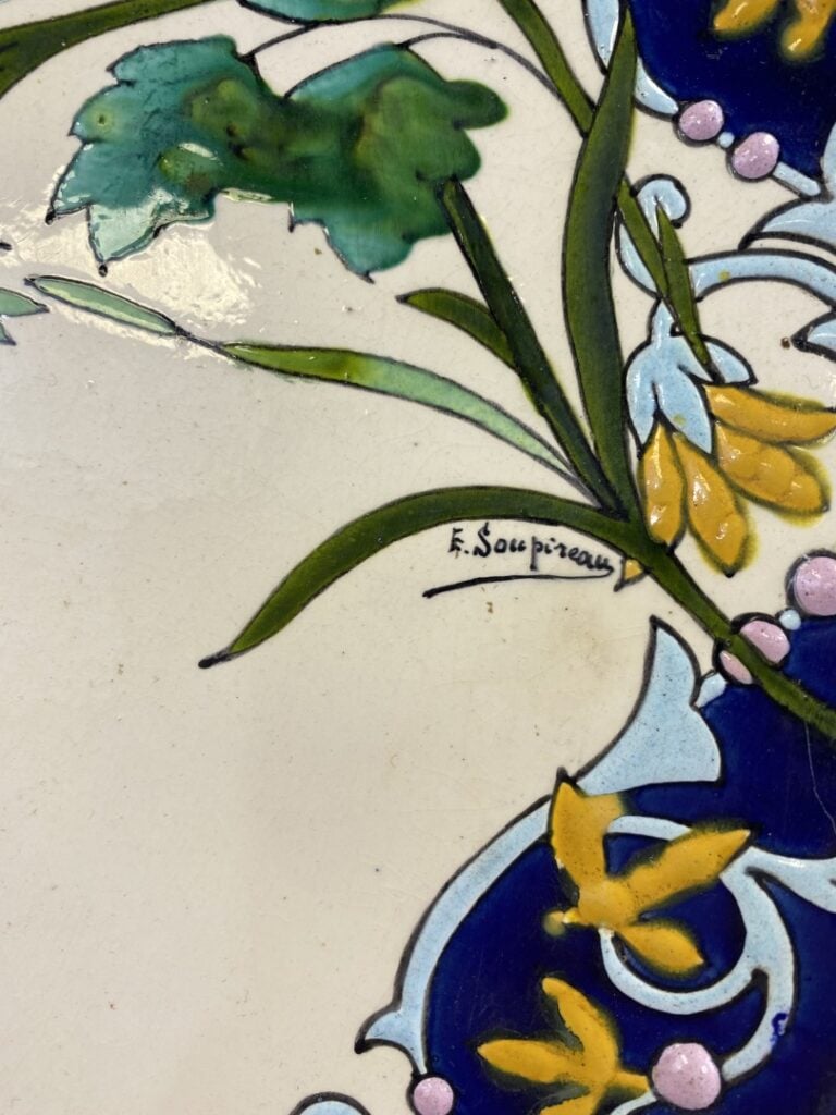 LONGCHAMP - Ensemble de deux grands plats ovales émaillés à décor de fleurs et…