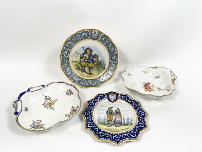 Lot comprenant : assiette en faïence de Quimper "Couple breton" signée Henriot…