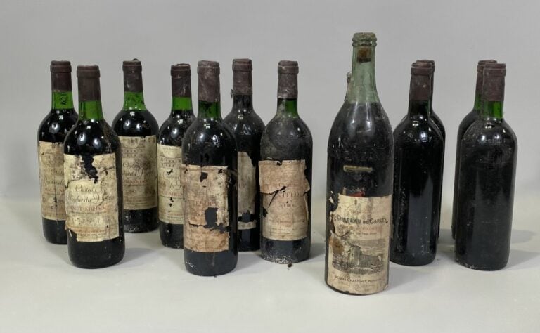Lot de 13 bts diverses : - 4 bts Ch Moulin du Belou, 1982, Ht Médoc - 4bts ch C…