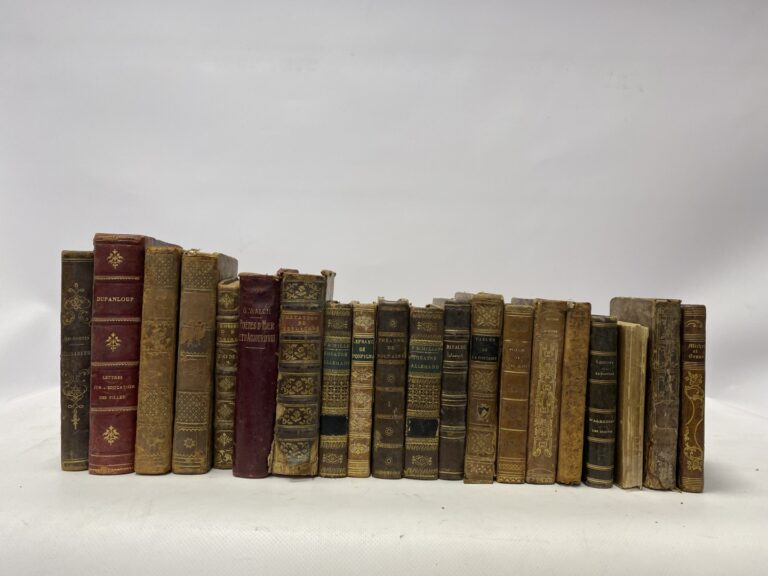 Lot de 20 volumes dépareillés, Schiller, La Fontaine, Pascal, Imitation de Jésu…