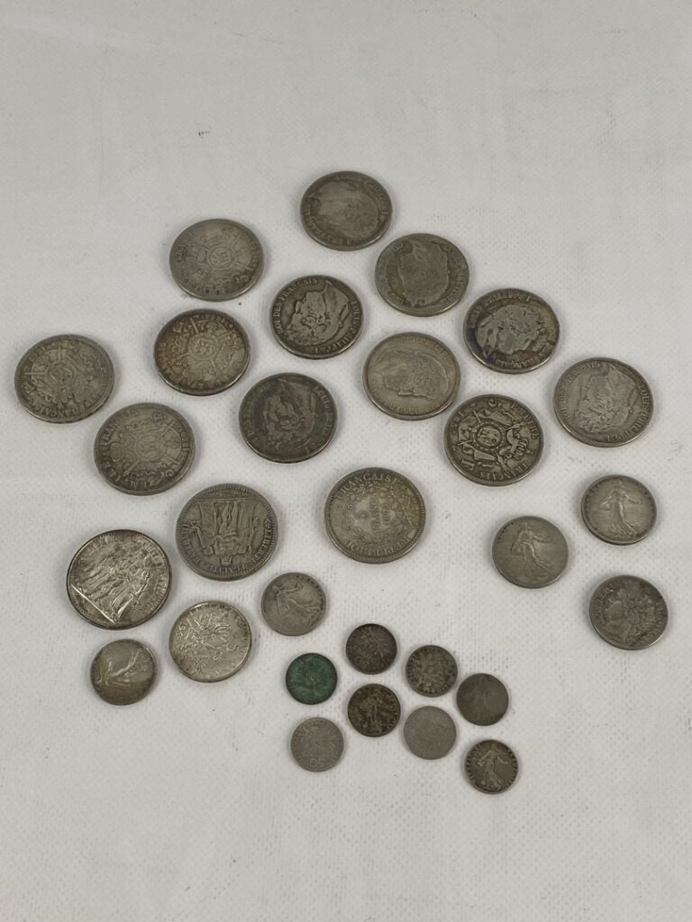 Lot de 29 pièces de monnaie en argent (925) dont : - -5 francs Louis-Philippe,…