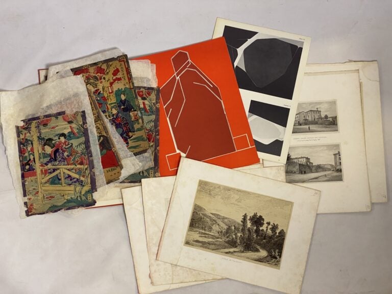 Lot de cartons à dessins contenant des lithographies signées MOLNE, affiches d'…