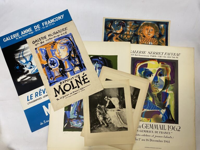 Lot de cartons à dessins contenant des lithographies signées MOLNE, affiches d'…
