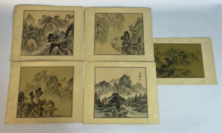 LOT DE CINQ (5) PEINTURES SUR TISSU - Chine - Représentant chacune un paysage r…