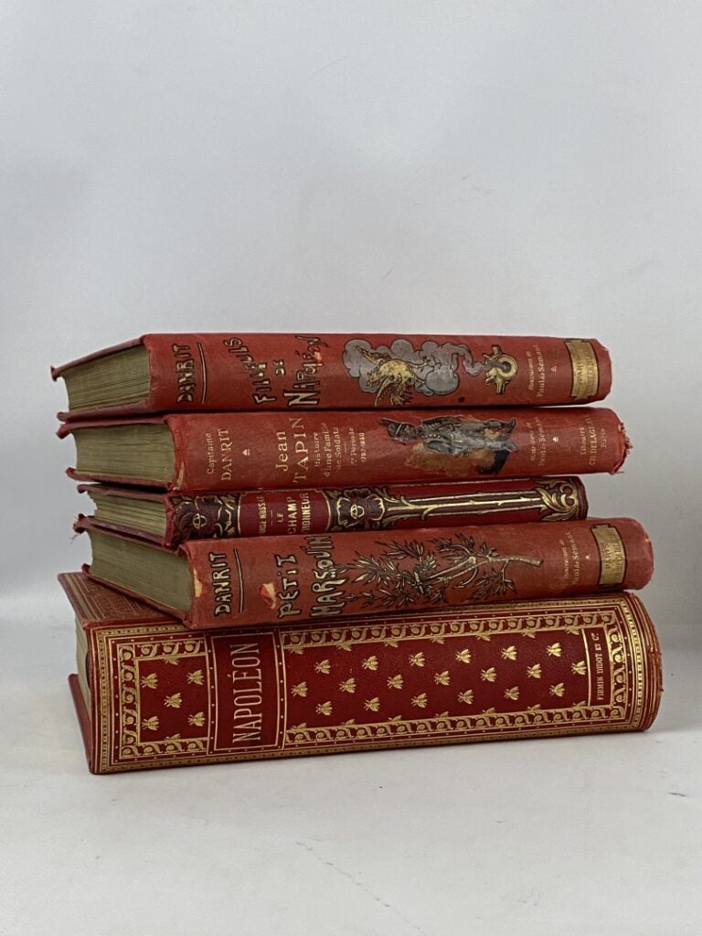 Lot de cinq livres reliures éditeurs cartonnage toilé rouge dont Jean Tapin, fi…