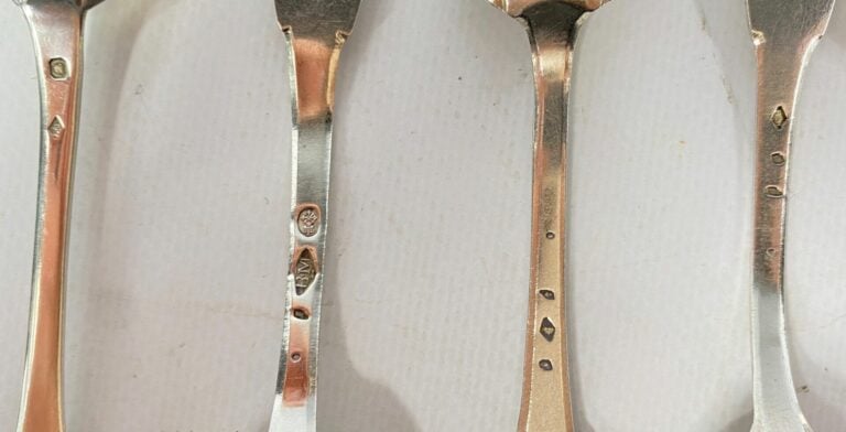 Lot de cuillères à entremet en argent (925), différents modèles, certaines chif…