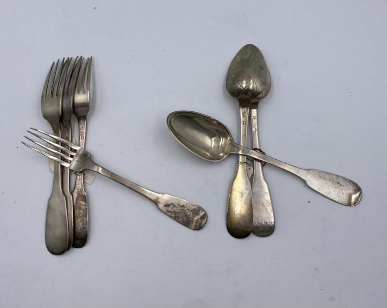 Lot de cuillers et fourchettes uniplat de la 1ere division du Nord, bureau 57 s…