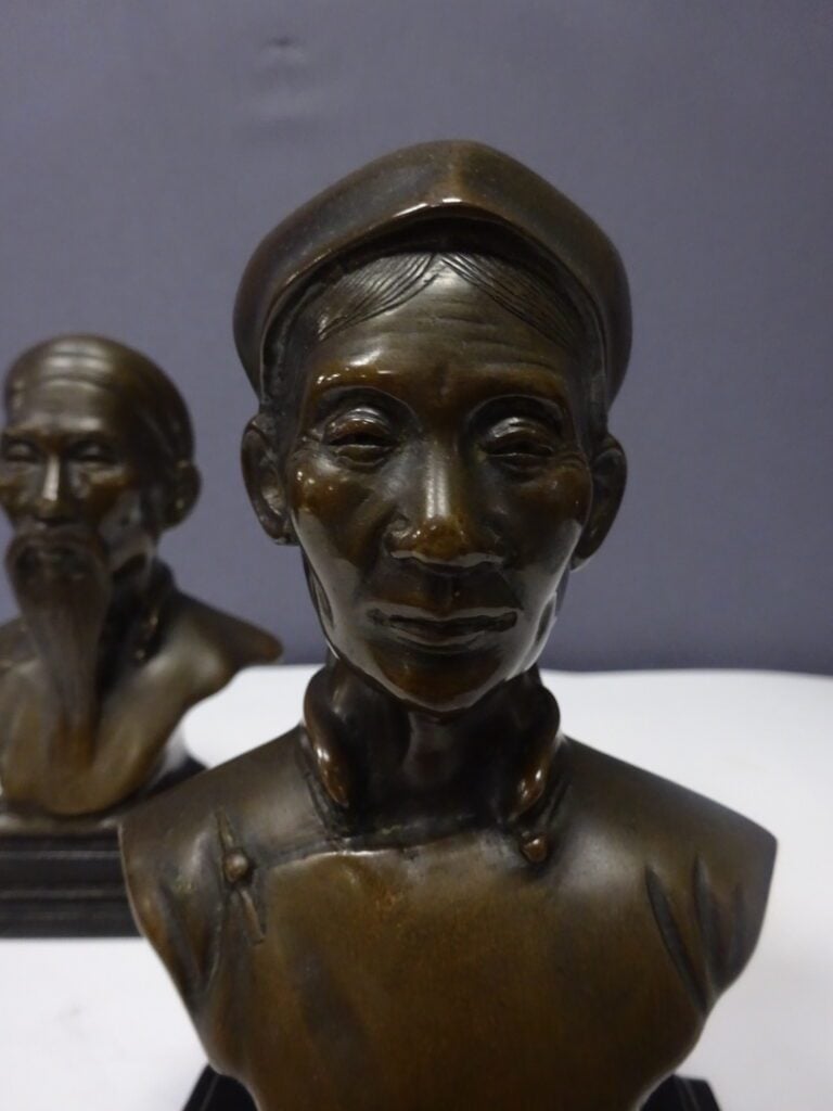 LOT DE DEUX (2) BRONZES REPRESENTANT UN COUPLE DE TONKINOIS - Vietnam / Indochi…