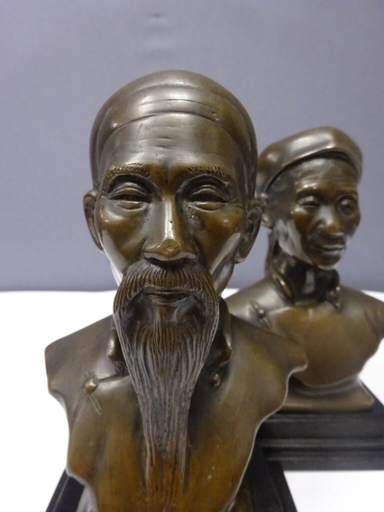 LOT DE DEUX (2) BRONZES REPRESENTANT UN COUPLE DE TONKINOIS - Vietnam / Indochi…