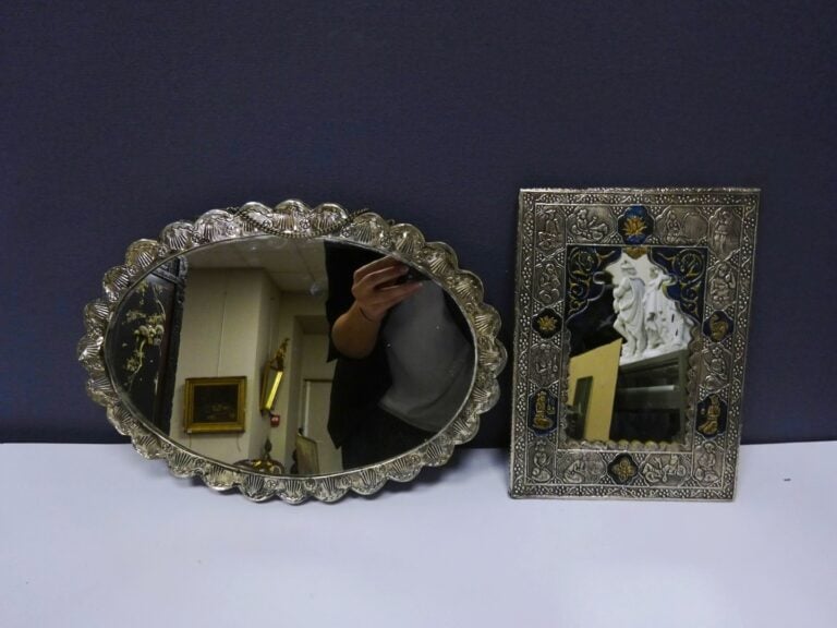 [-] LOT DE DEUX (2) MIROIRS EN FEUILLES D'ARGENT - Iran - - Miroir rectangulair…