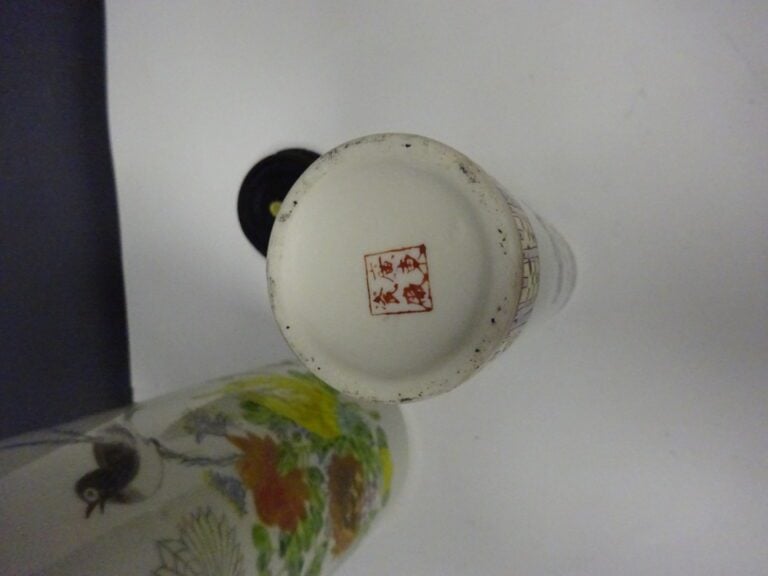 [-] LOT DE DEUX (2) VASES ROULEAUX EN PORCELAINE - Chine, Moderne - De taille d…