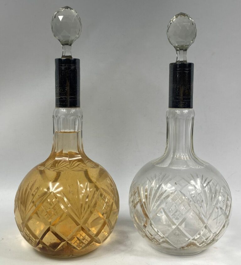 Lot de deux carafes en cristal taillé, monture argent (925) - H : 33 cm