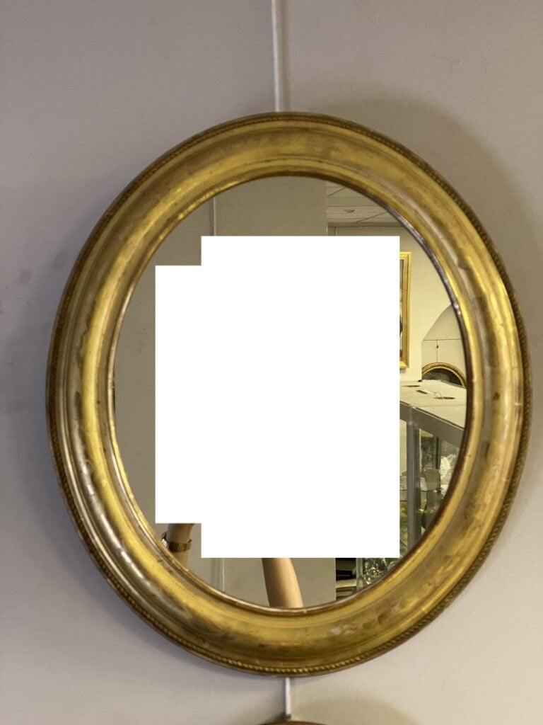Lot de deux miroirs de forme ovale en bois et stuc doré à décor de frises perlé…