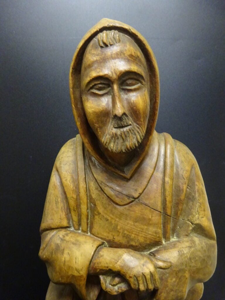 Lot de deux statues comprenant une vierge à l'enfant en plâtre et un capucin en…
