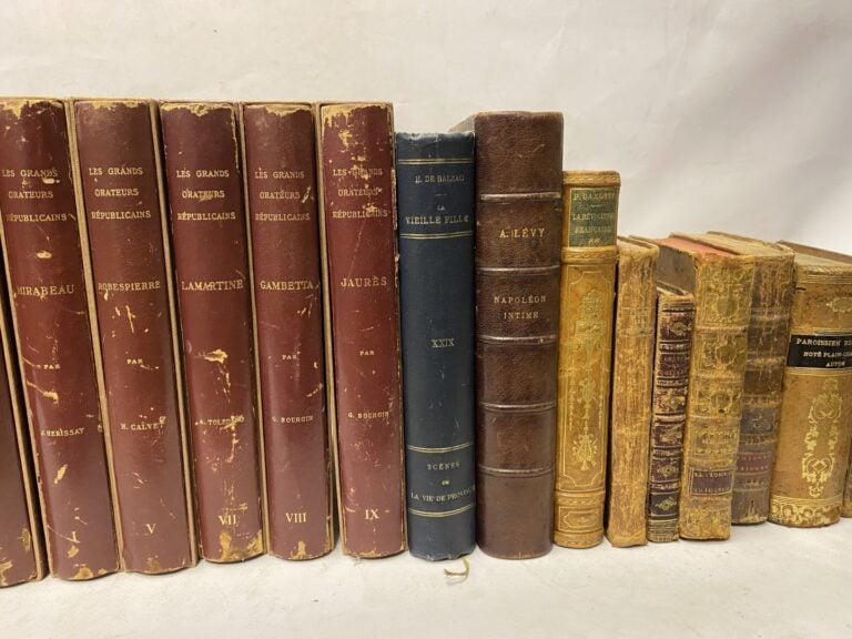 Lot de livres reliés, dont Grands Orateurs, Conte du Colibri, dont éditions anc…