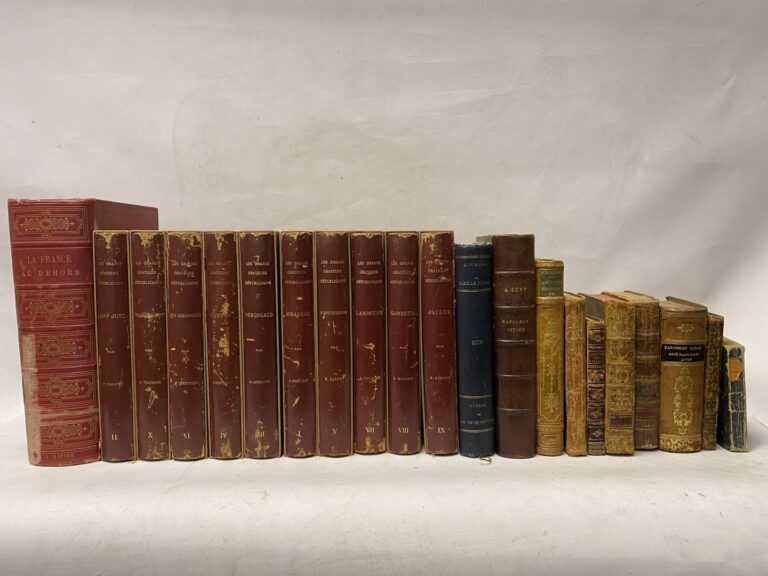 Lot de livres reliés, dont Grands Orateurs, Conte du Colibri, dont éditions anc…