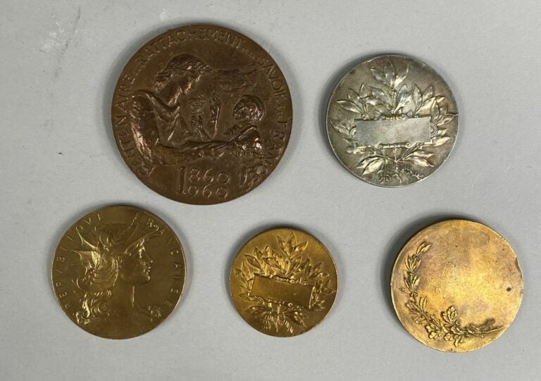 Lot de médailles en bronze comprenant : - - République Française, Concours de t…