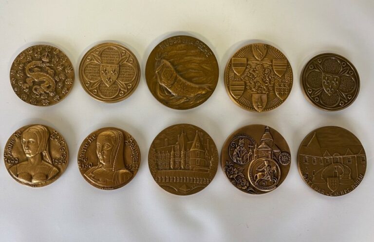 Lot de médailles, Monnaie de Paris comprenant notamment des chateaux comme musé…