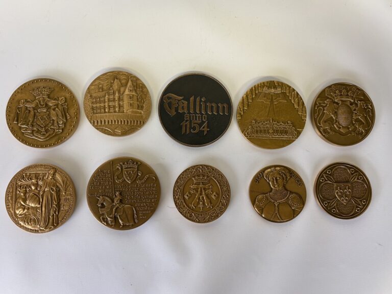 Lot de médailles, Monnaie de Paris comprenant notamment des chateaux tels que B…