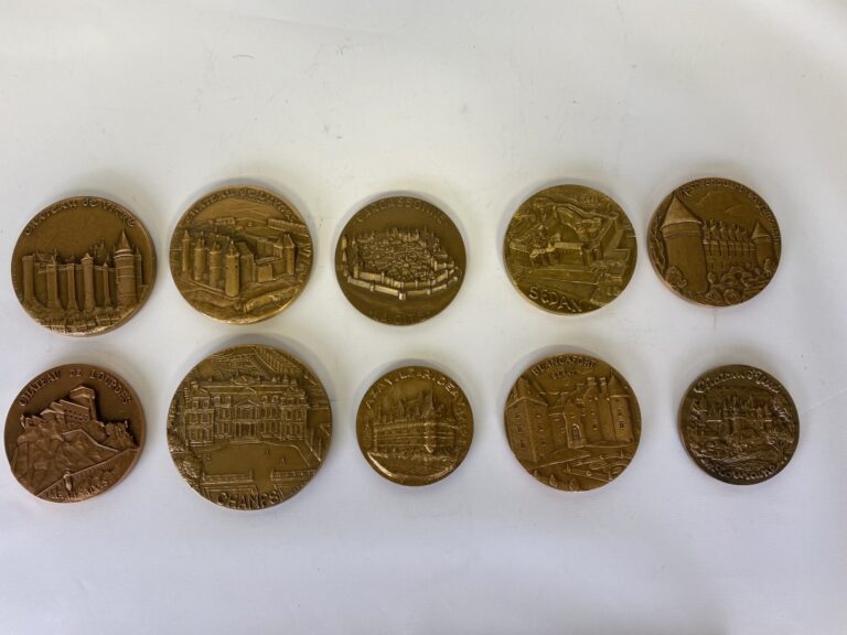 Lot de médailles, Monnaie de Paris comprenant notamment des chateaux tels que V…