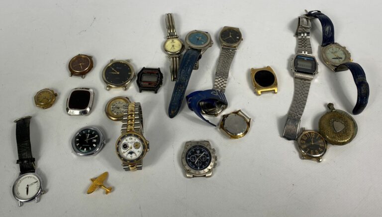 Lot de montres fantaisie divers en métal - (en l'état)