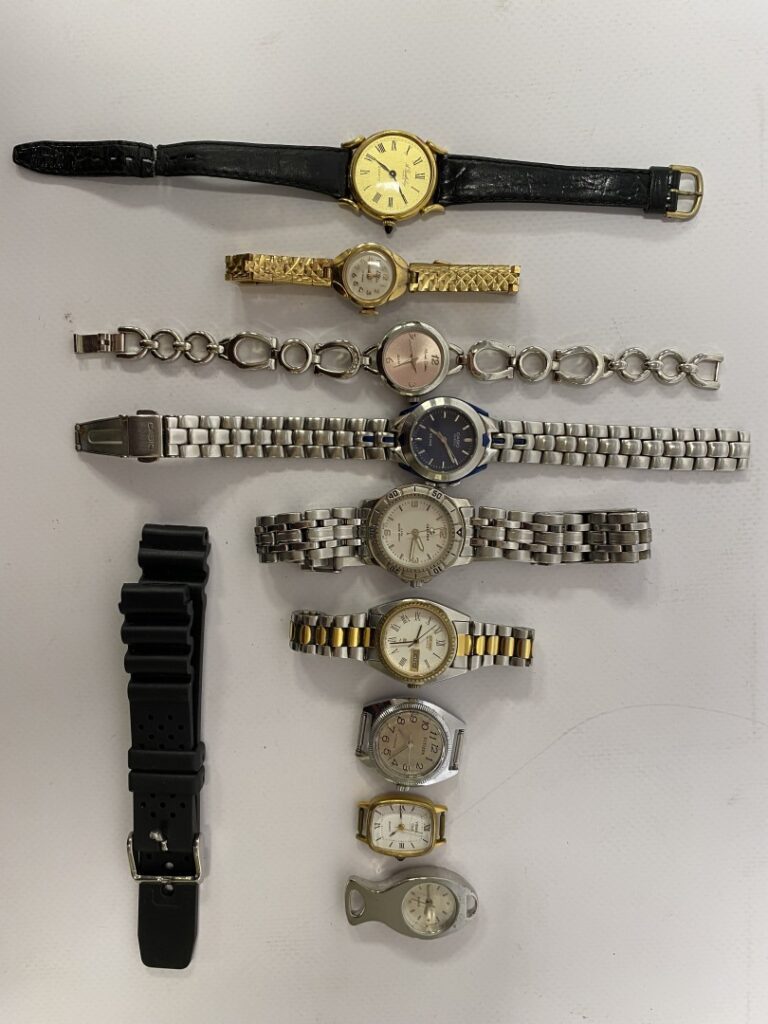 Lot de neuf montres de dame en métal et métal doré, dont SEIKO, CITIZEN, YEMA,…