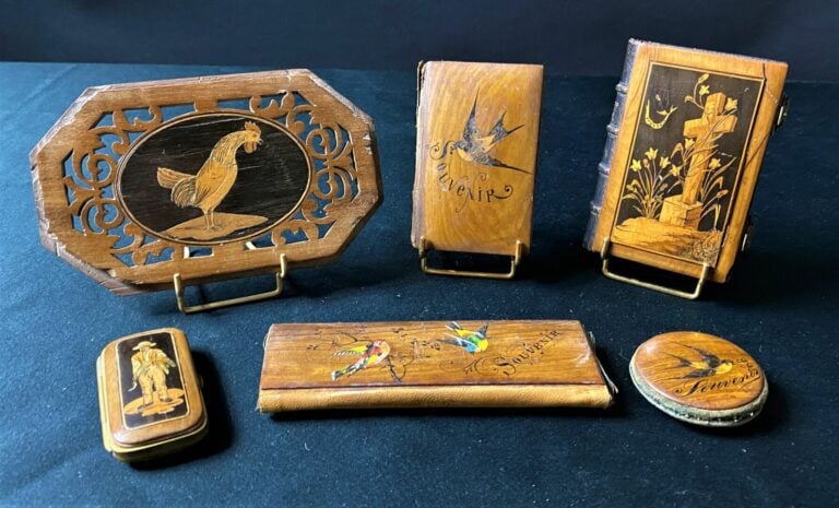 Lot de petits objets en marqueterie niçoise d'olivier et amarante comprenant :…