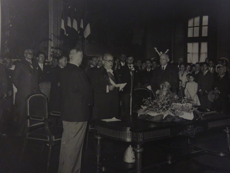 Lot de photographie ancienne en noir et blanc - Representant le Président V. AU…