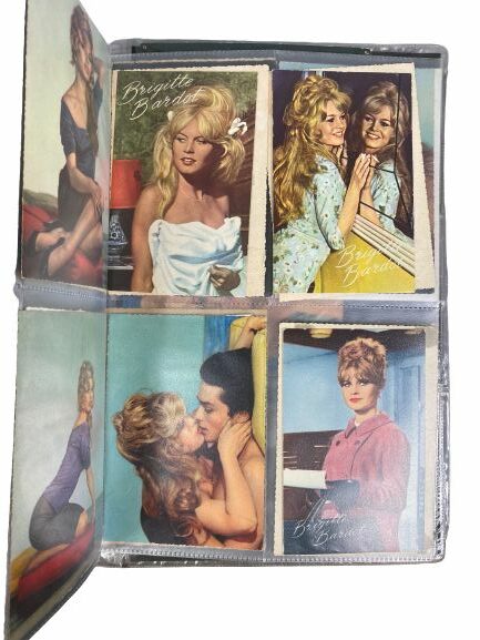 Lot de photos et cartes postales sur Brigitte Bardot