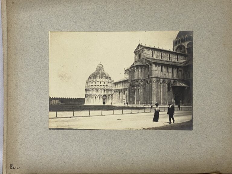 Lot de tirages sur papier albuminé comprenant des vues d'Italie ...