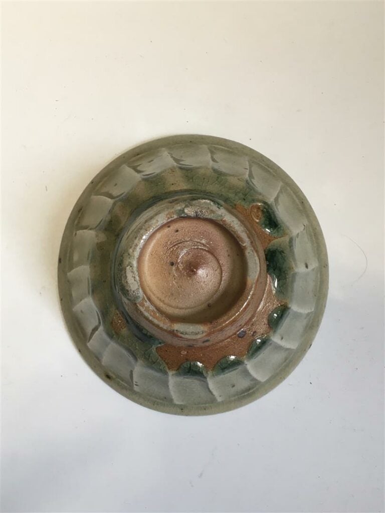 [-] LOT DE TROIS (3) BOLS EN PORCELAINE - Comprenant un bol céladon, un bol ble…