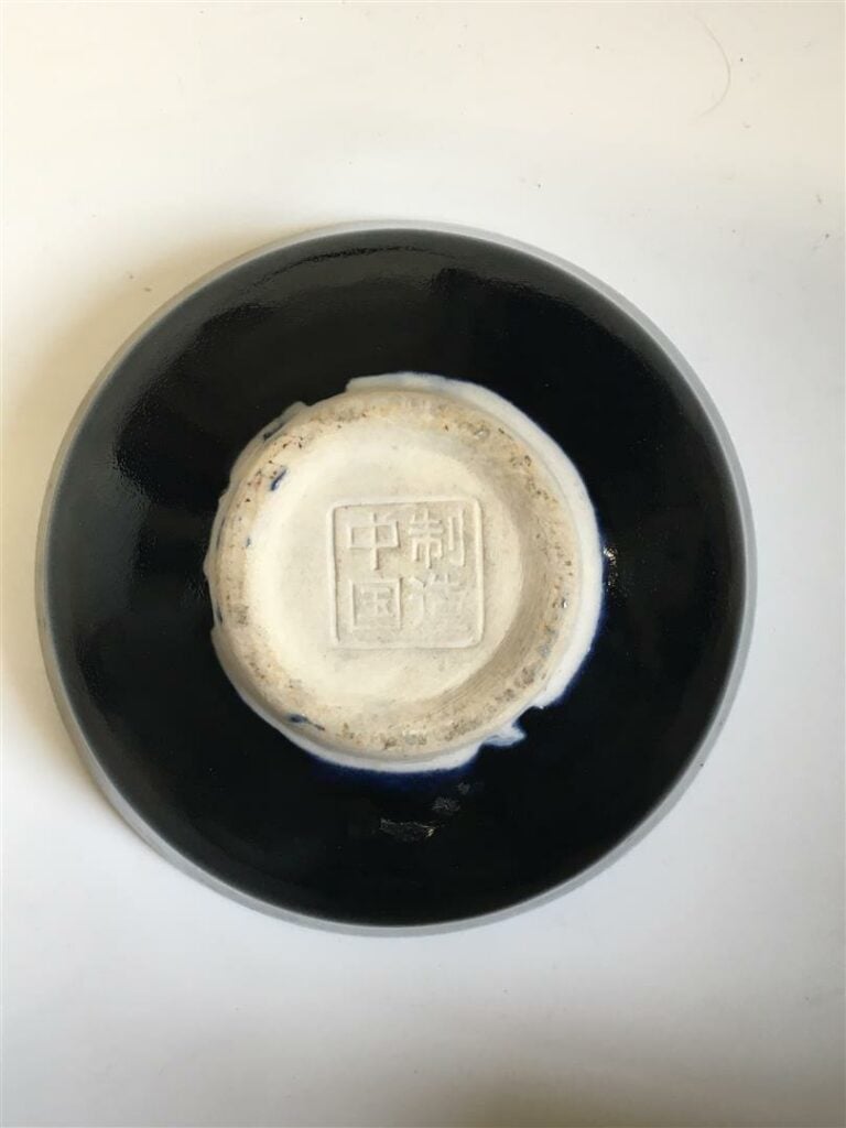 [-] LOT DE TROIS (3) BOLS EN PORCELAINE - Comprenant un bol céladon, un bol ble…