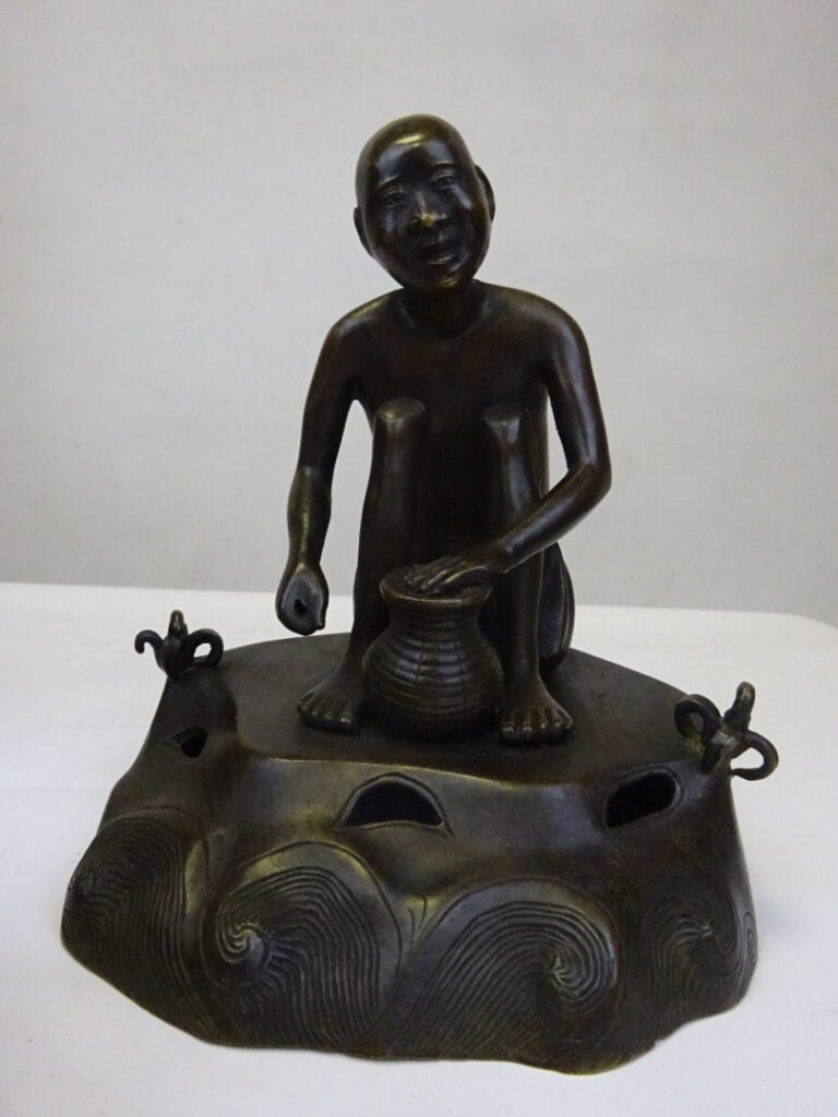 LOT DE TROIS (3) BRONZES A L'EFFIGIE D'ARTISANS - Vietnam, Probablement de l'Ec…
