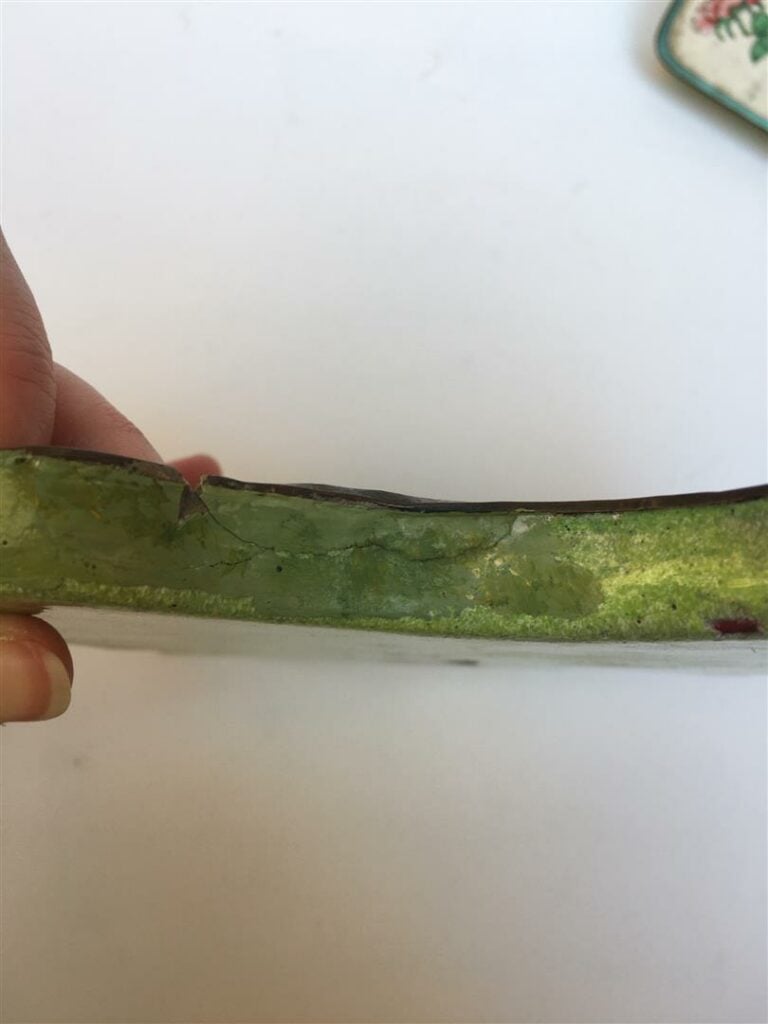 LOT DE TROIS (3) OBJETS EN EMAUX SUR CUIVRE - Chine, 1900 - Comprenant deux pet…