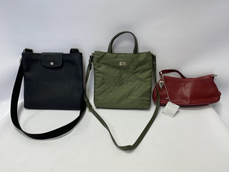 Lot de trois sacs de dame, SONIA RYKIEL, LONGCHAMP et LANCASTER. - On y un sac…