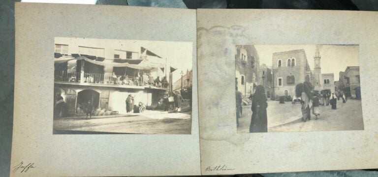 Lot d'environ 250 photos contrecollées sur carton, tirage sépia, avec des vues…