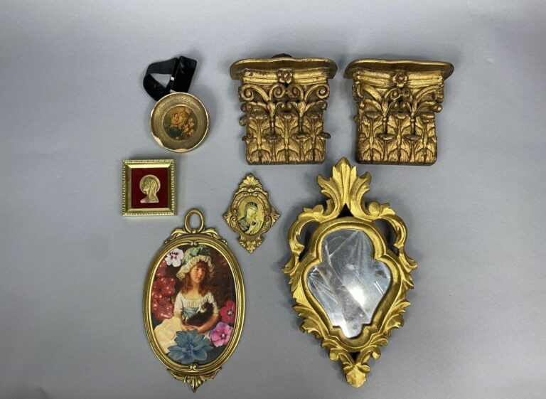 Lot d'objets de vitrine et divers comprenant : miniature religieuse, un petit m…