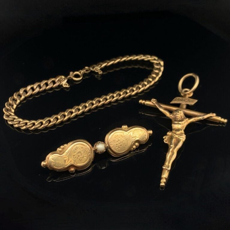 LOT en or jaune (585‰) 14 carats, comprenant : - - - une BROCHE « barrette » ci…