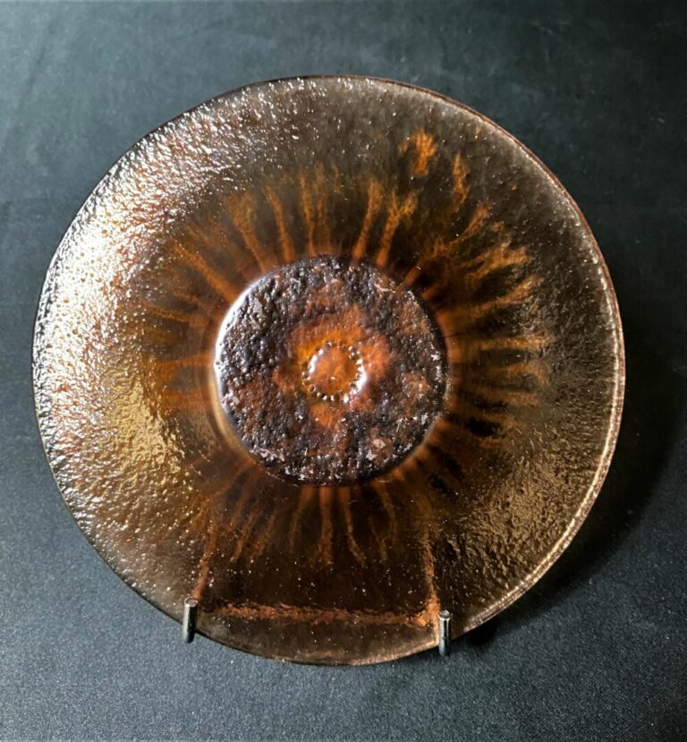 Louis DELACHENAL - Coupe circulaire en pâte de verre gris mauve rehaussée de do…