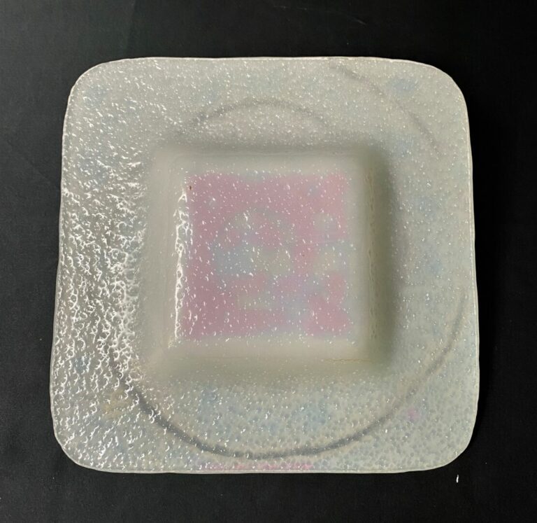 Louis DELACHENAL - Coupe en pâte de verre de forme carrée - Marque sous la base…