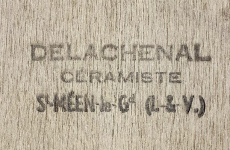 Louis DELACHENAL - Plaque de forme carrée en pâte de verre polychrome à décor d…