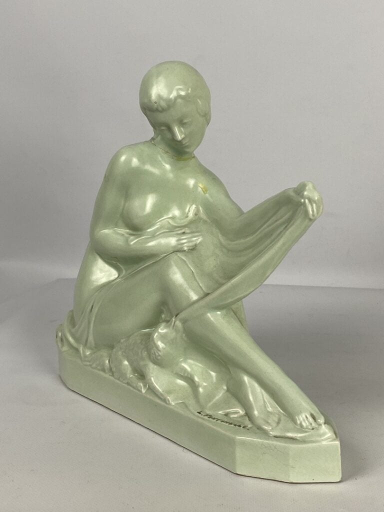 Louis FONTINELLE (1886-1964) - Faïence polychrome représentant une femme dénudé…